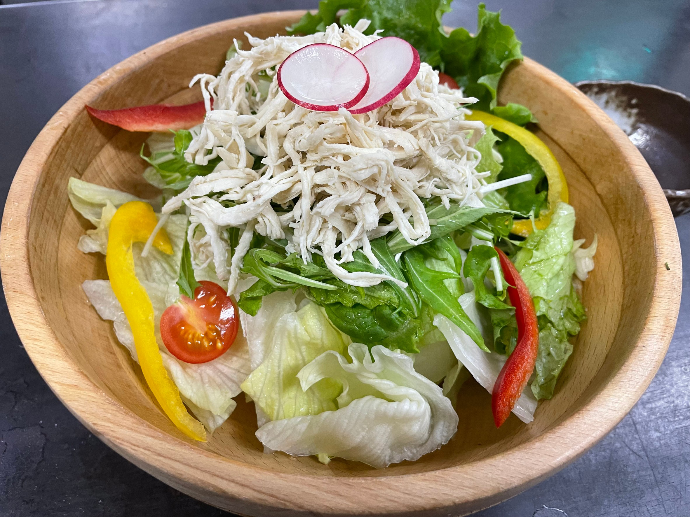 蒸し鶏のごまサラダ